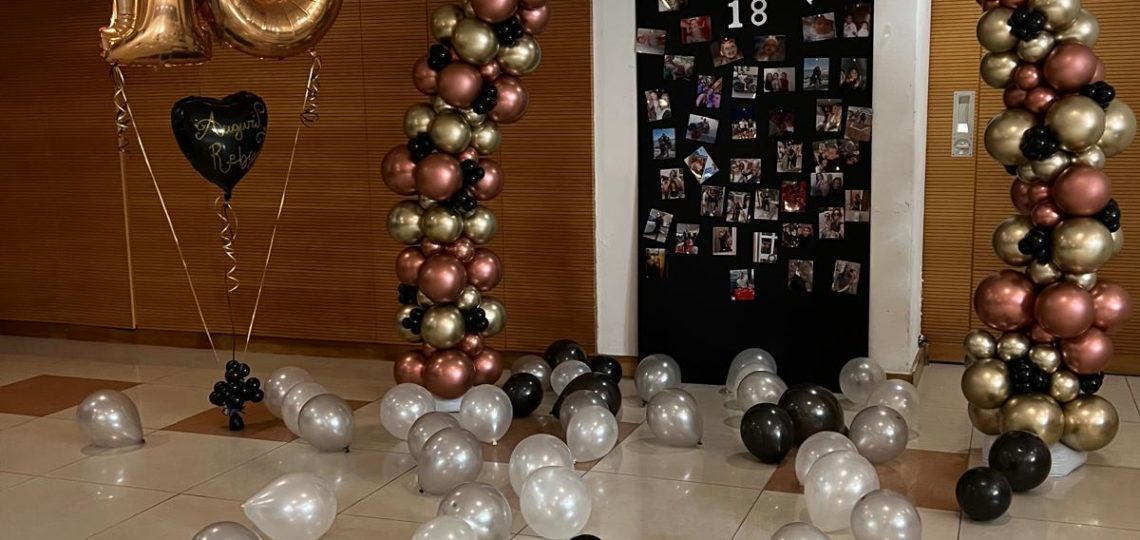 Planet Party-arco di palloncini diciottesimo compleanno