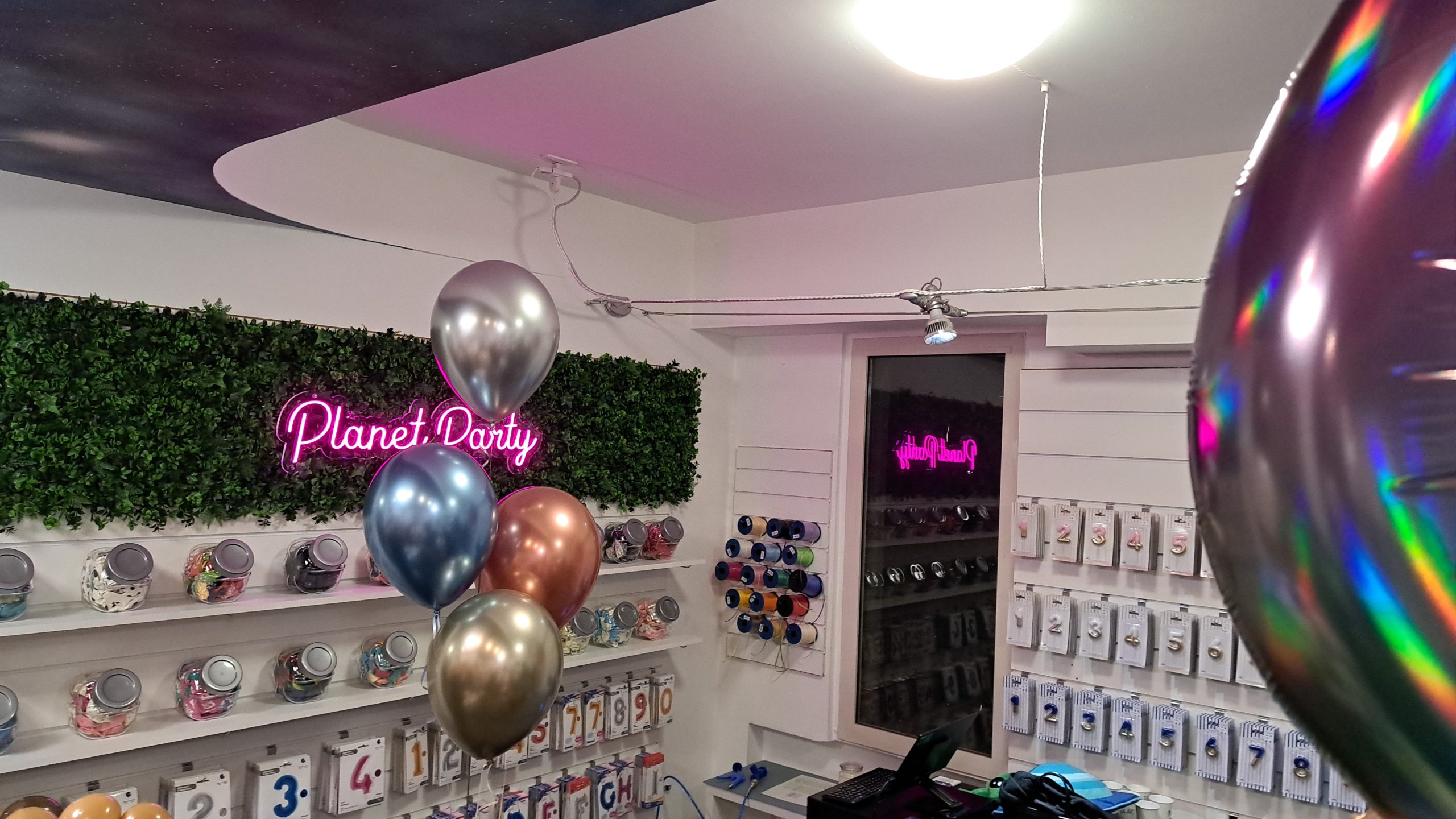 Planet Party- negozio di palloncini e articoli per feste a brescia